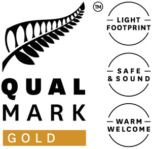 Qualmark Gold Award Logo Stacked1