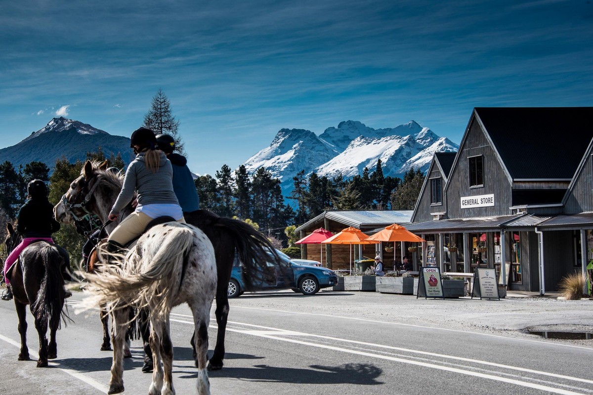 Glenorchy Marketplace shop front 75